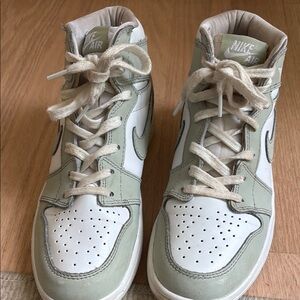 Nike Air High-Tops in White and Light Green